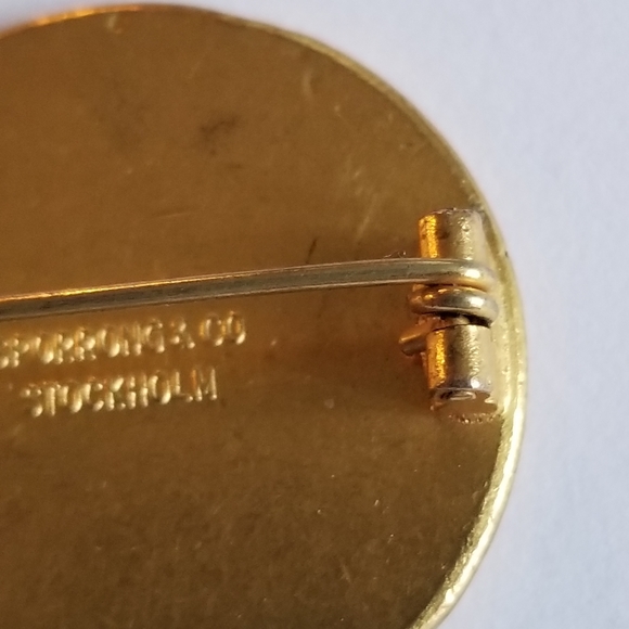 Vintage brooch Sporrong Sweden blue enamel gold tone three crown pin - Picture 7 of 16